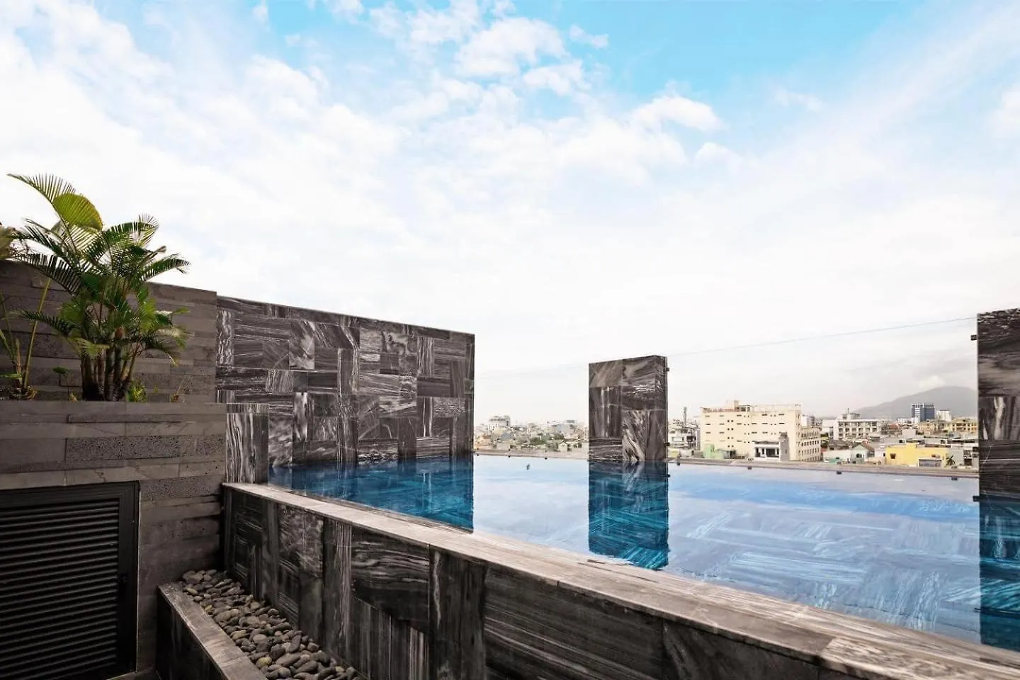 ***  Hoang Thinh Hotel & Apartment Danang Vietnam