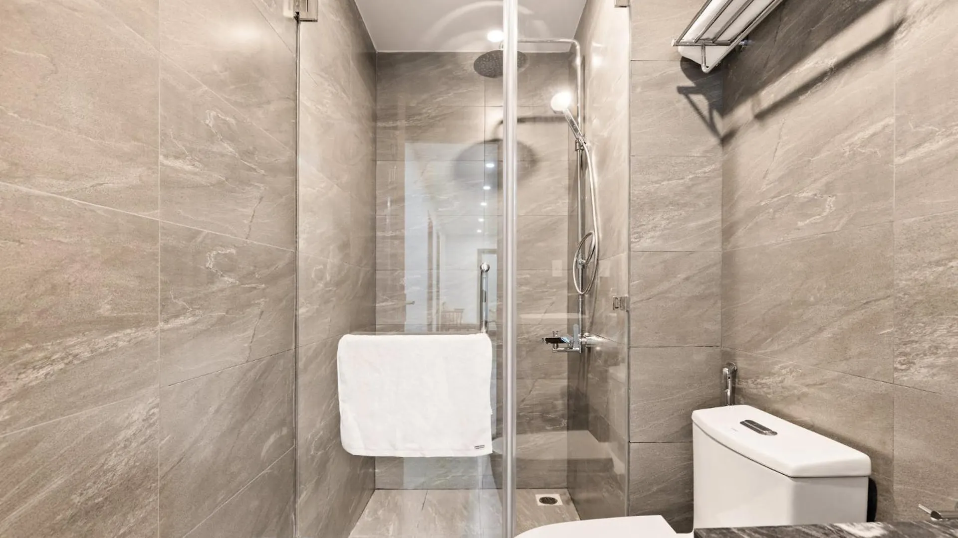 Hoang Thinh Hotel & Apartment Danang