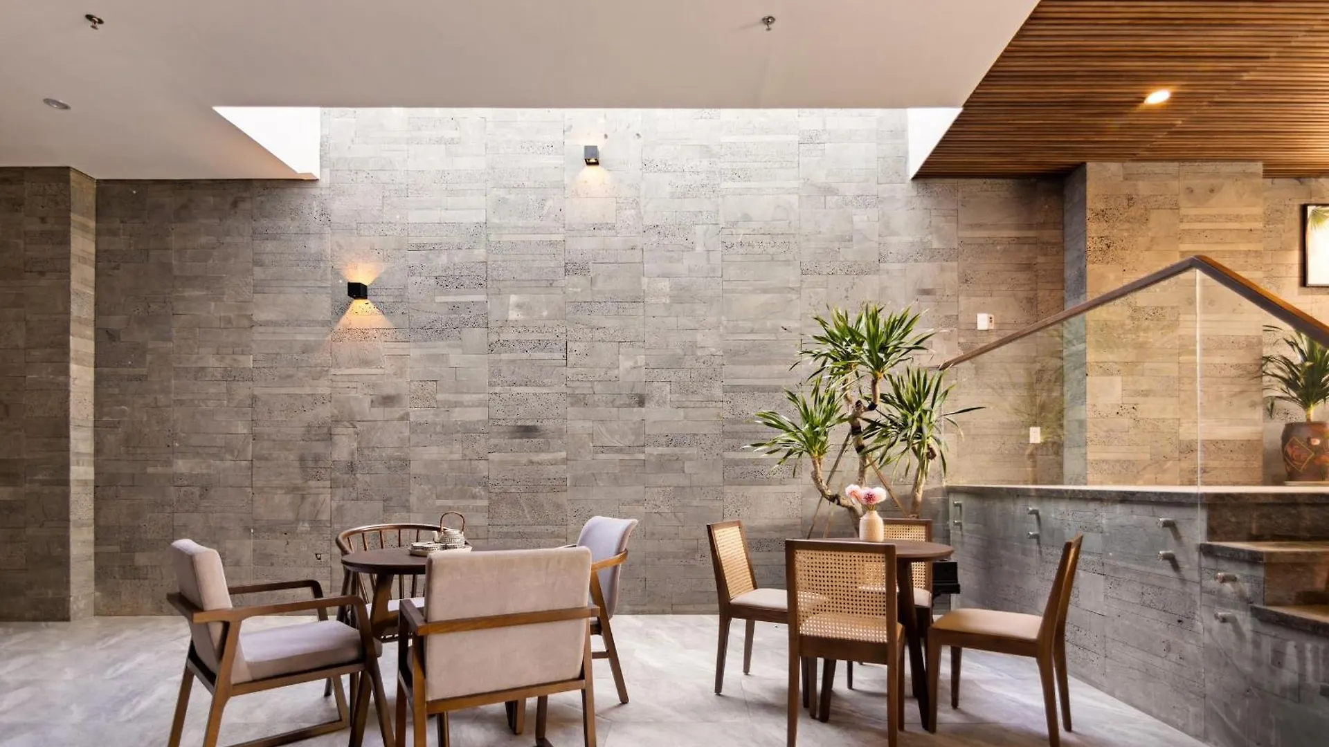Hoang Thinh Hotel & Apartment Danang